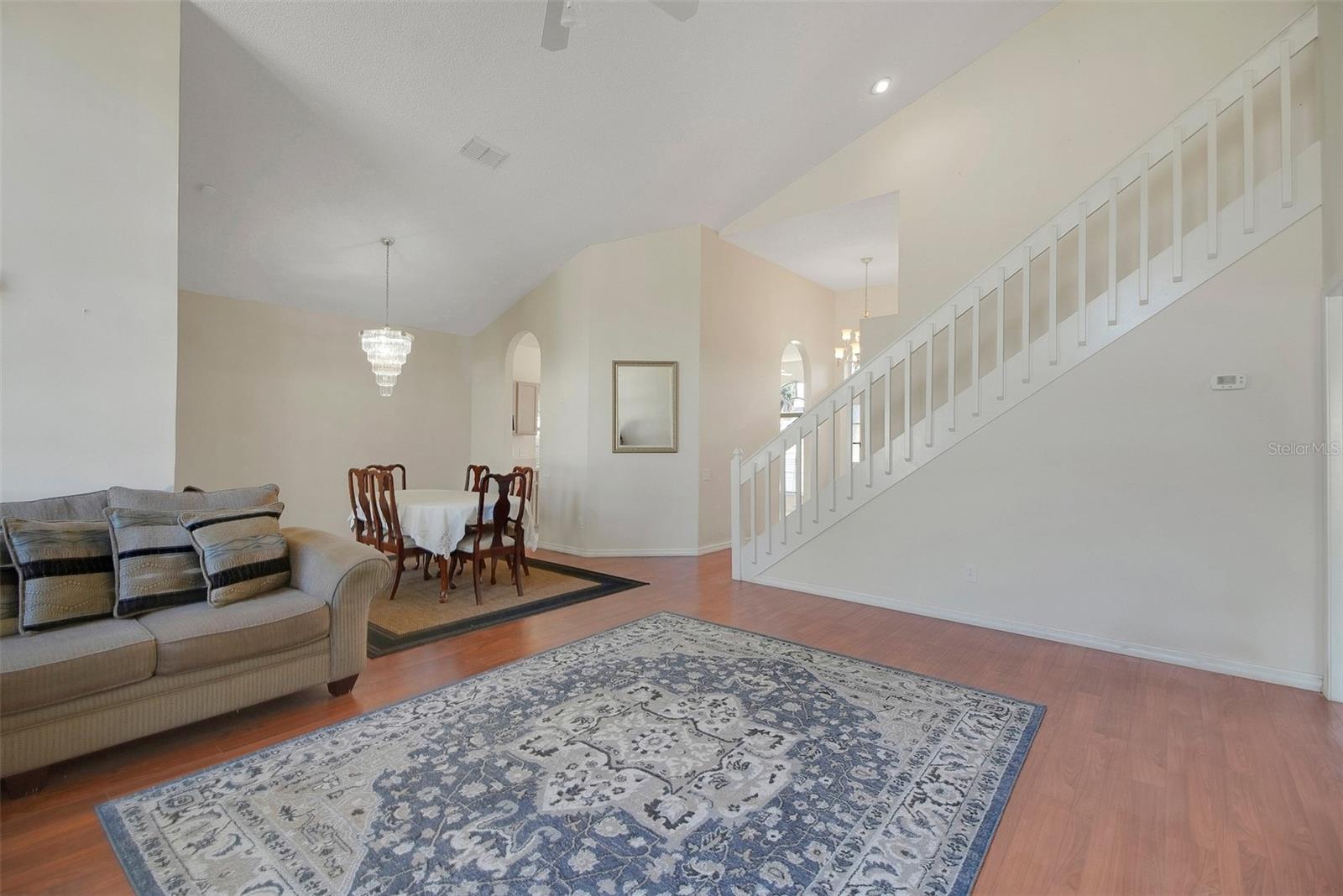 Image 16 of 35 For 323 Oak Park Place