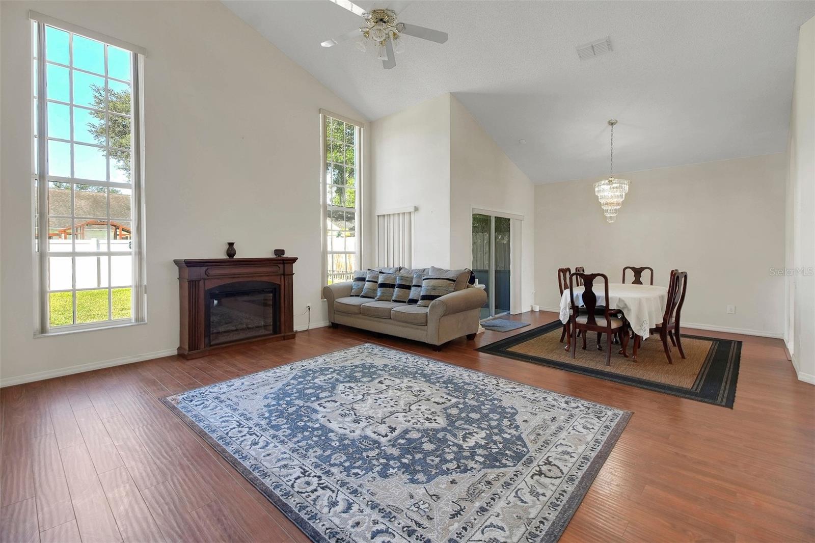 Image 17 of 35 For 323 Oak Park Place