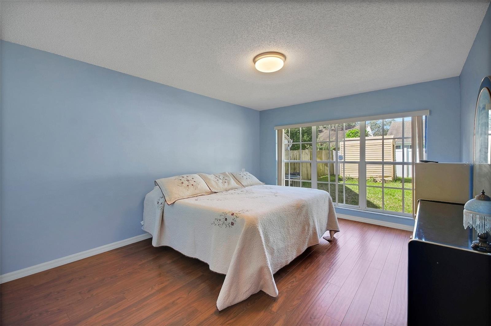 Image 21 of 35 For 323 Oak Park Place