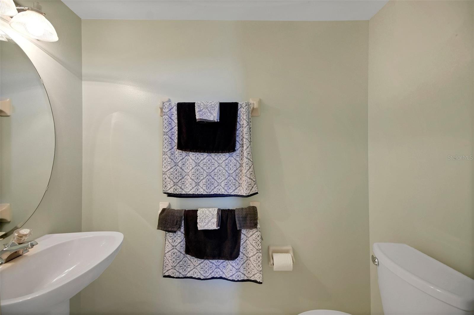 Image 24 of 35 For 323 Oak Park Place