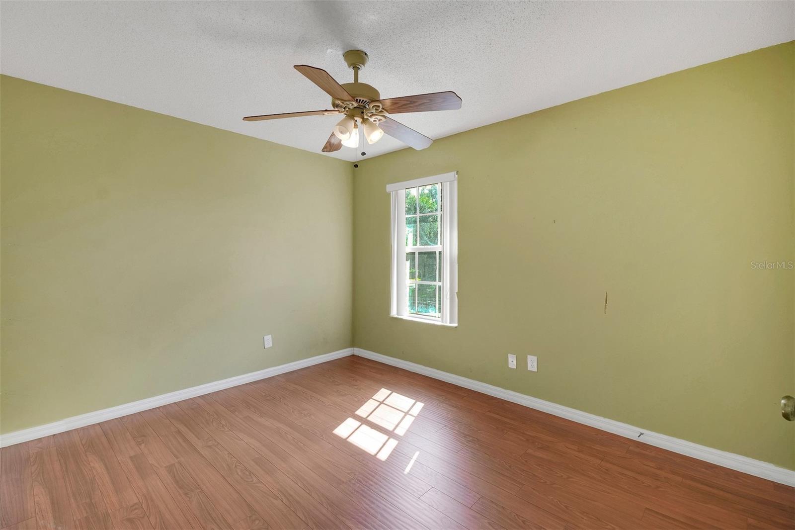 Image 27 of 35 For 323 Oak Park Place