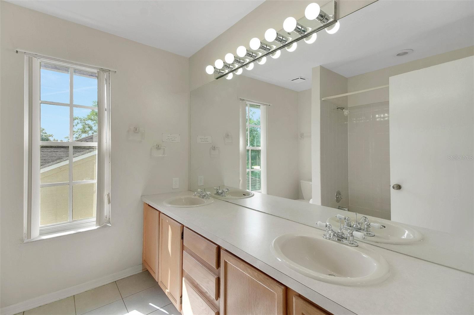 Image 29 of 35 For 323 Oak Park Place