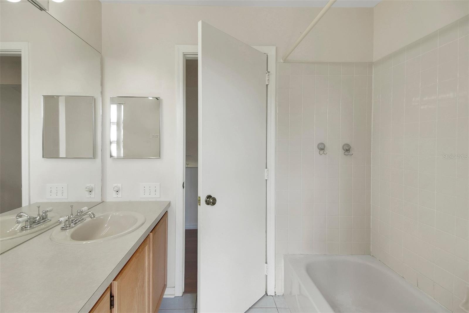 Image 30 of 35 For 323 Oak Park Place