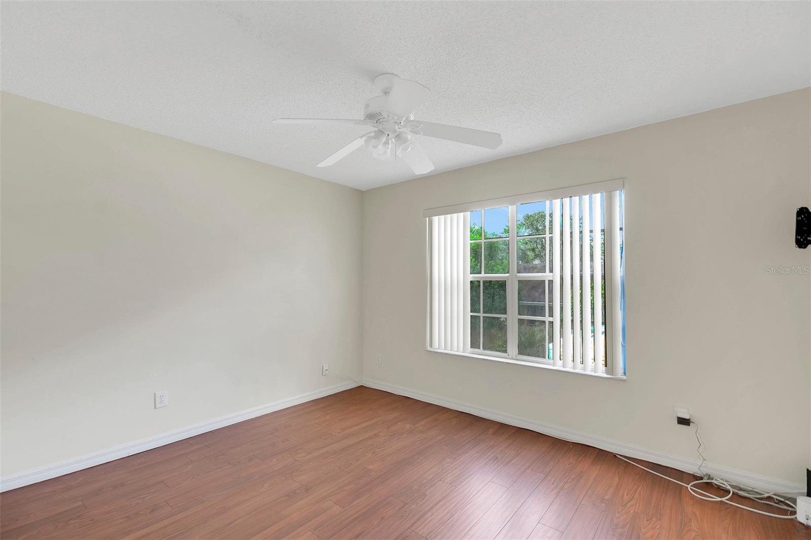 Image 32 of 35 For 323 Oak Park Place