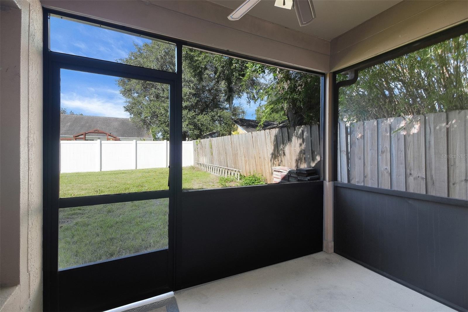 Image 7 of 35 For 323 Oak Park Place