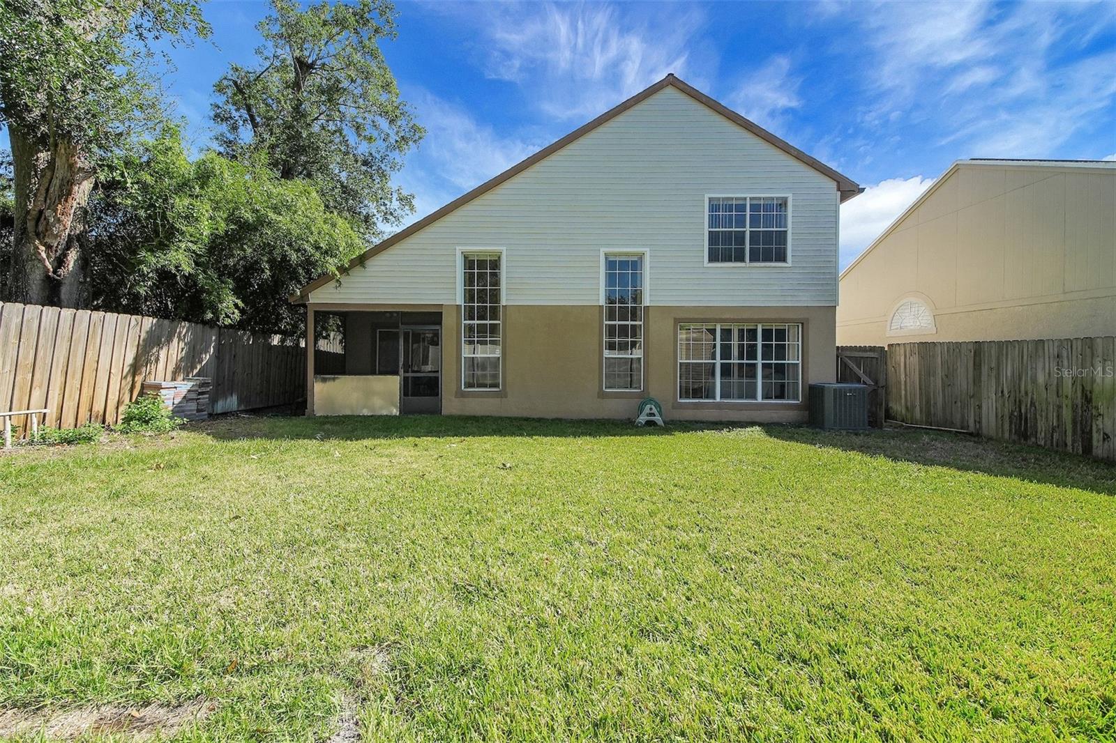 Image 9 of 35 For 323 Oak Park Place