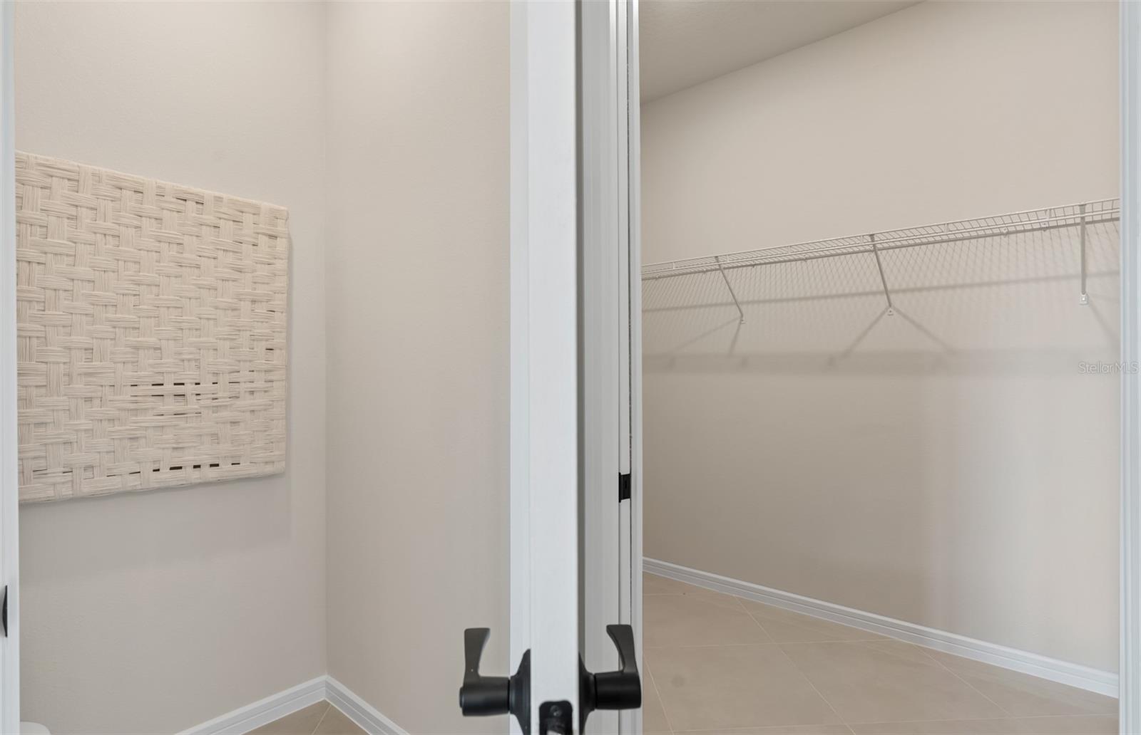 Image 25 of 30 For 8817 Splashing Drive