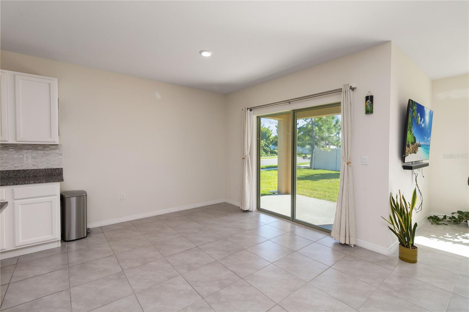 Image 8 of 24 For 3383 Hammond Point