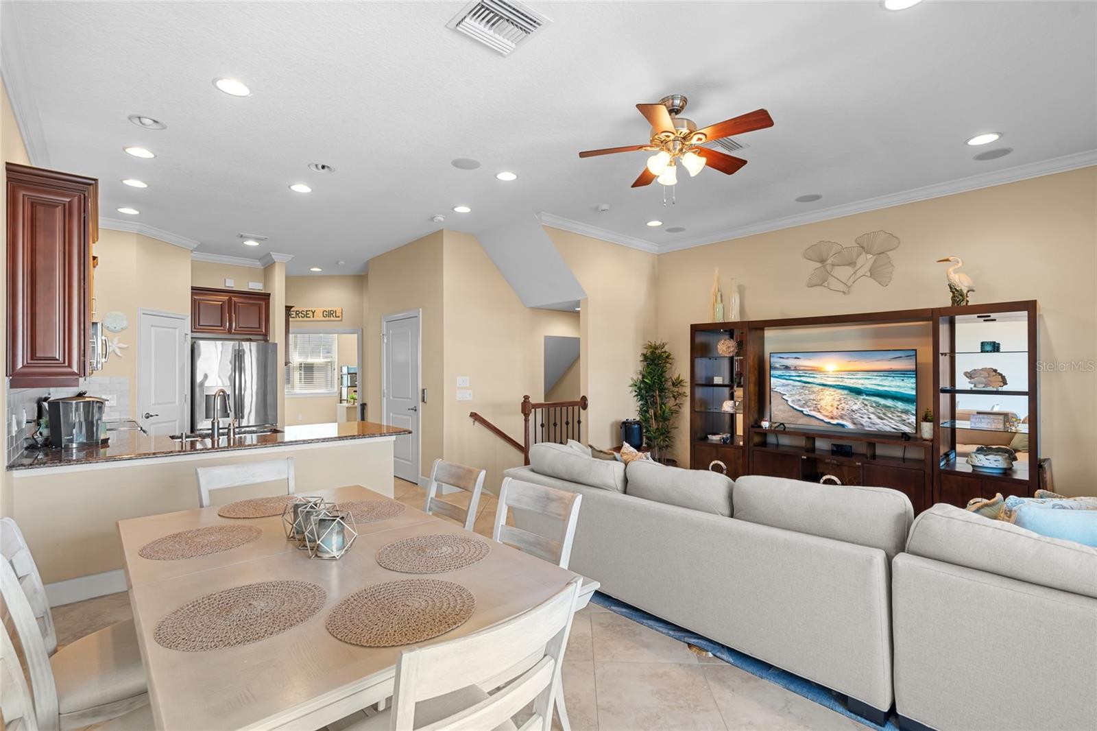 Image 10 of 53 For 6043 Anchorage Way S