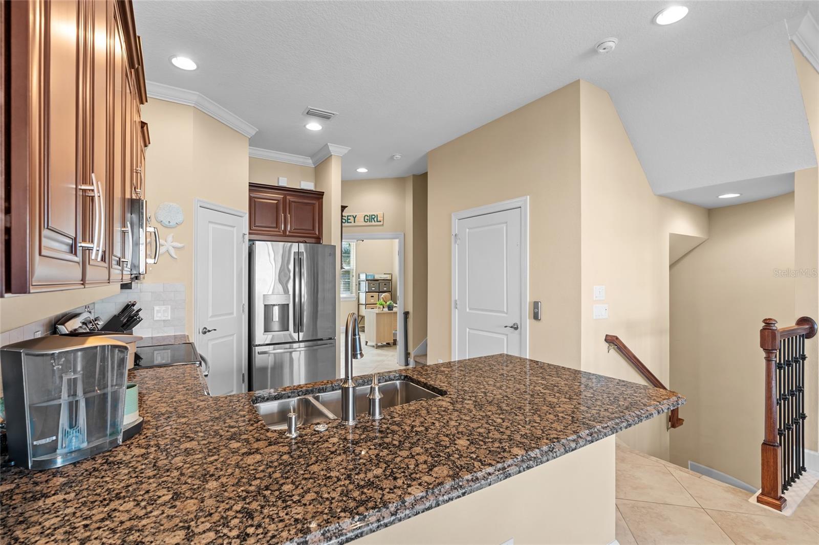 Image 14 of 53 For 6043 Anchorage Way S