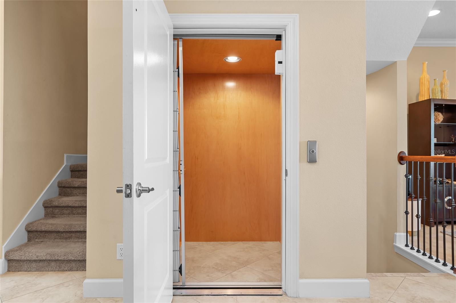 Image 17 of 53 For 6043 Anchorage Way S