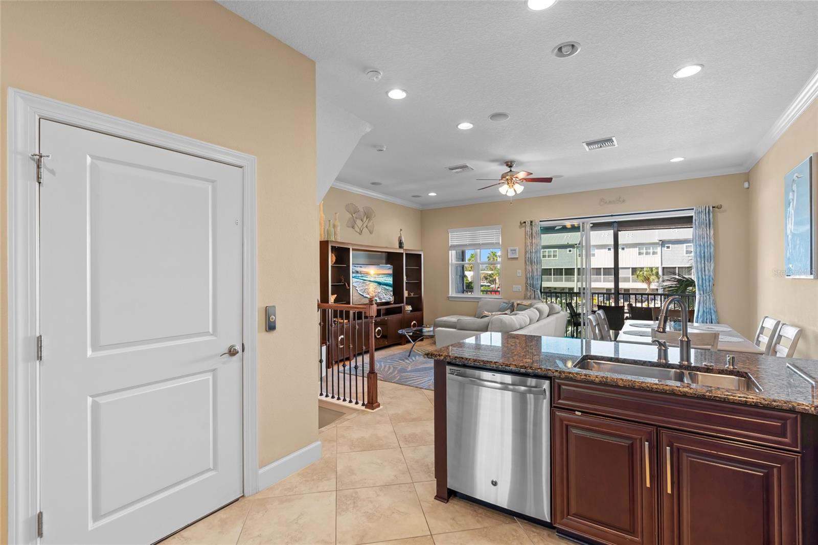 Image 18 of 53 For 6043 Anchorage Way S