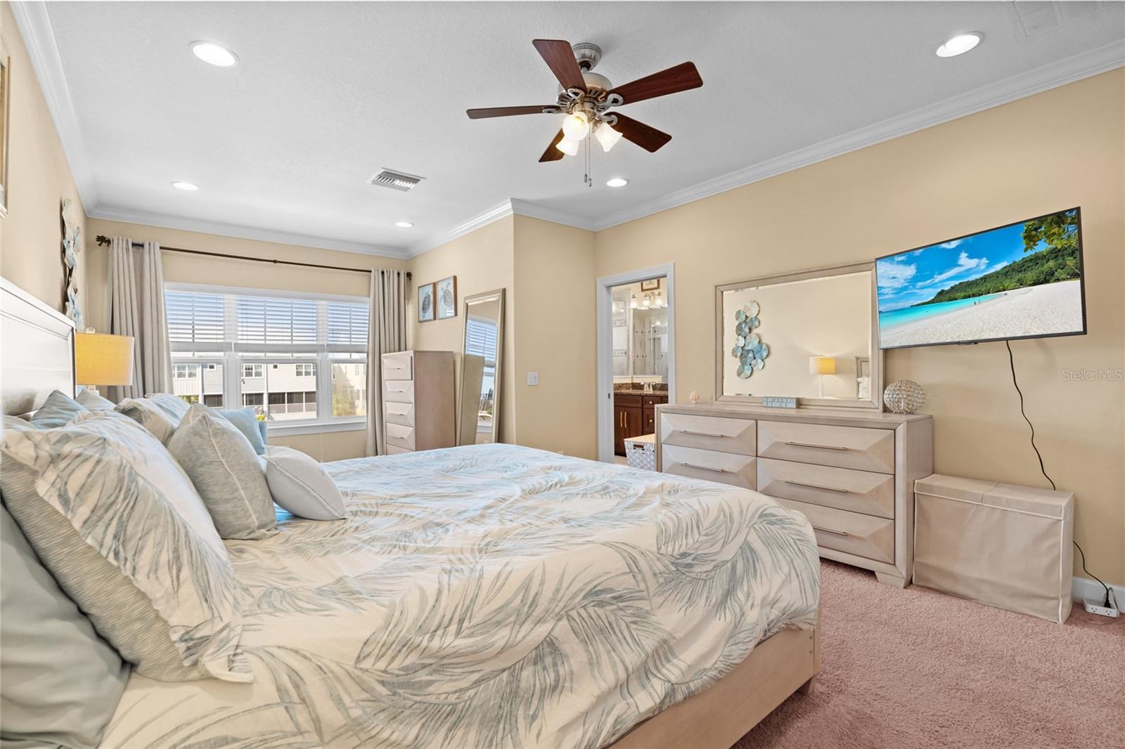 Image 23 of 53 For 6043 Anchorage Way S