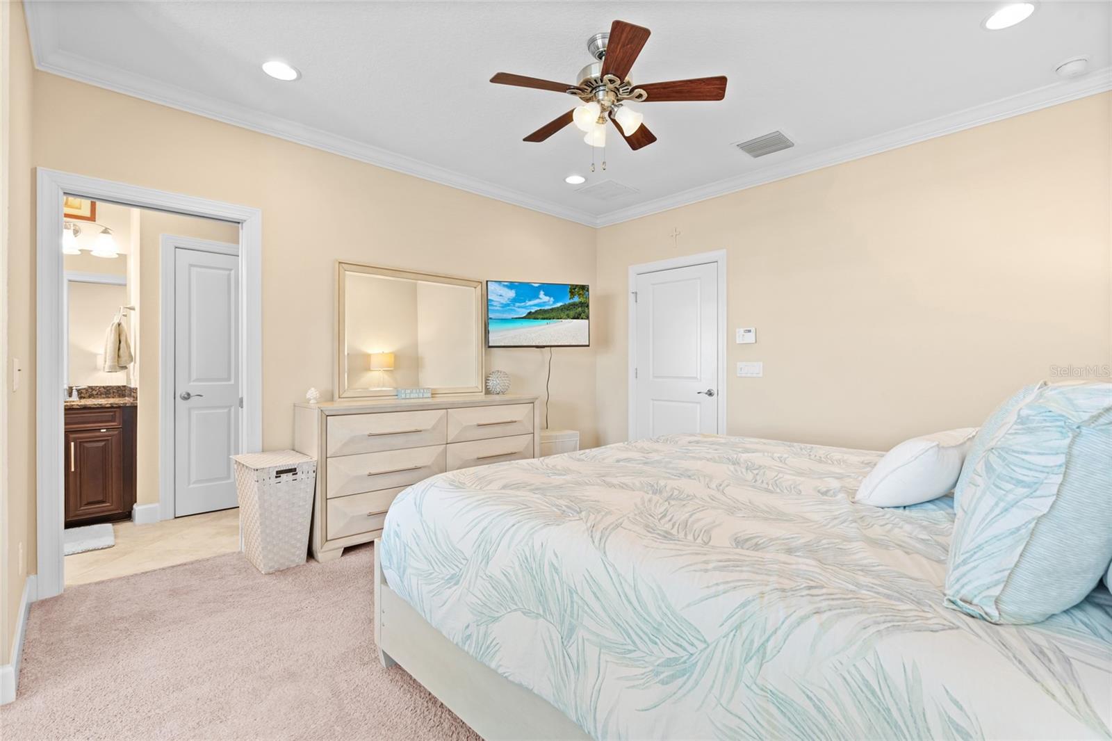 Image 24 of 53 For 6043 Anchorage Way S