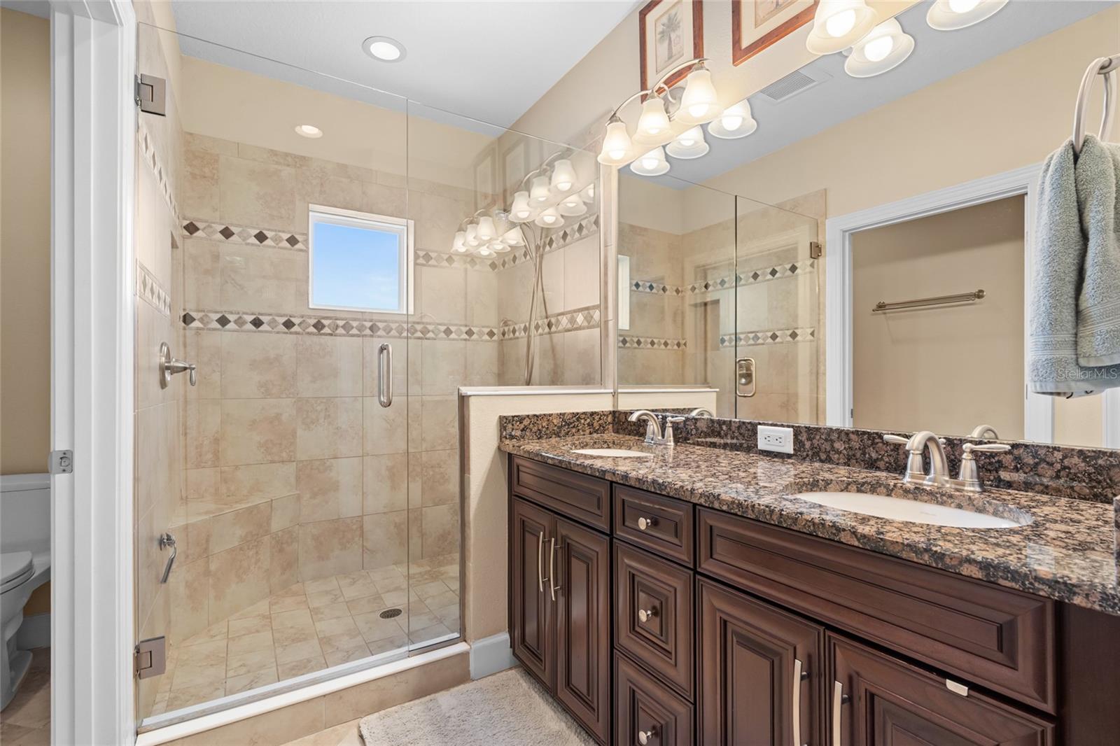 Image 27 of 53 For 6043 Anchorage Way S