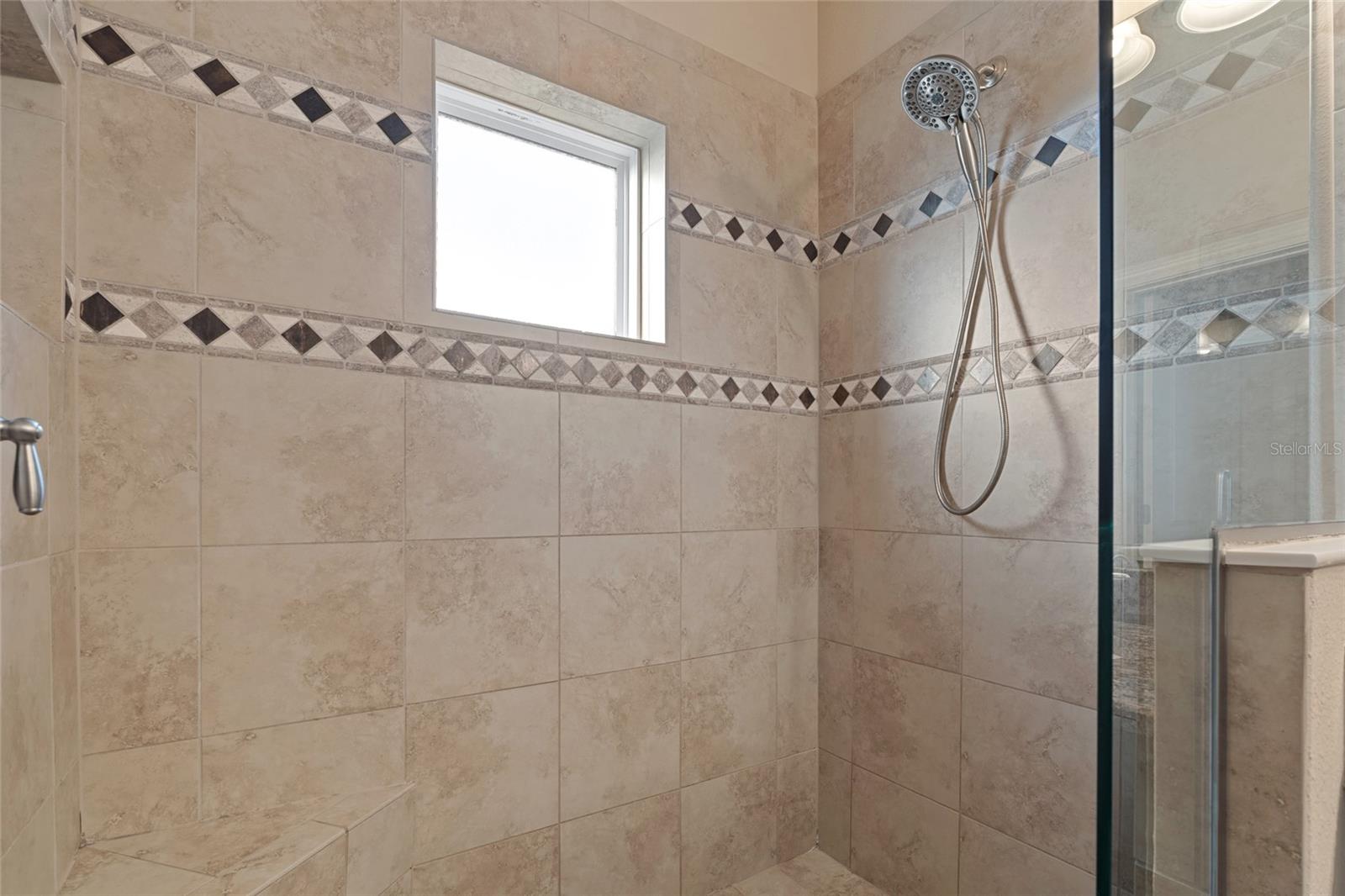 Image 29 of 53 For 6043 Anchorage Way S