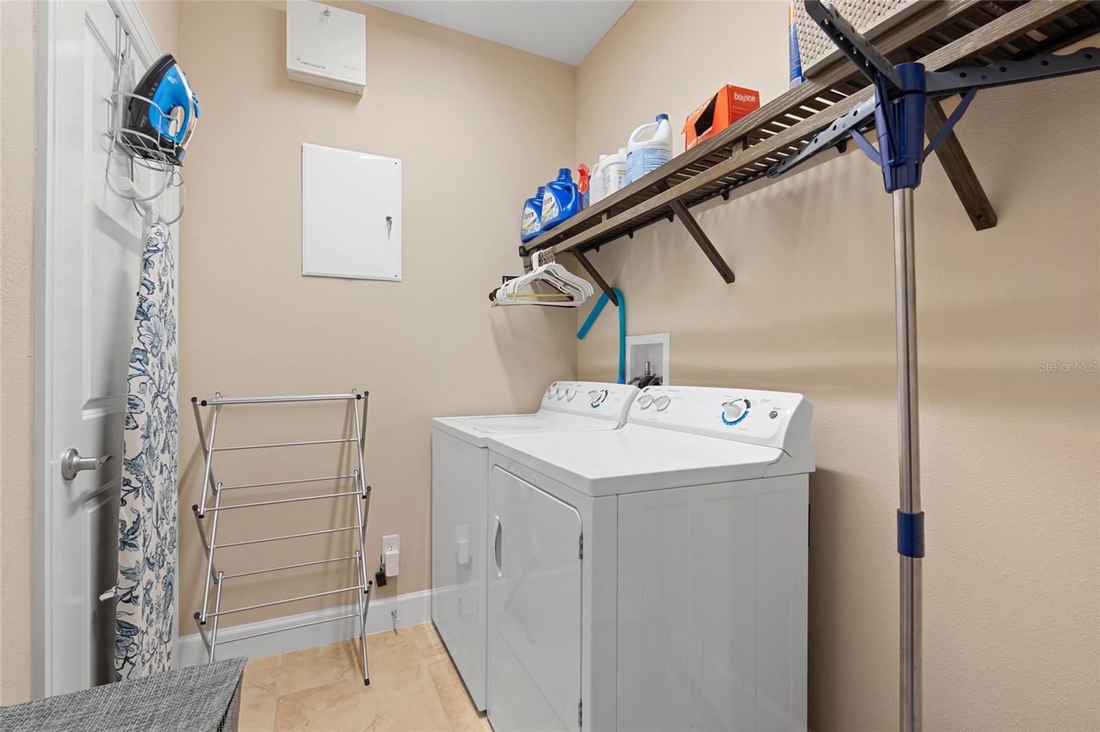 Image 31 of 53 For 6043 Anchorage Way S