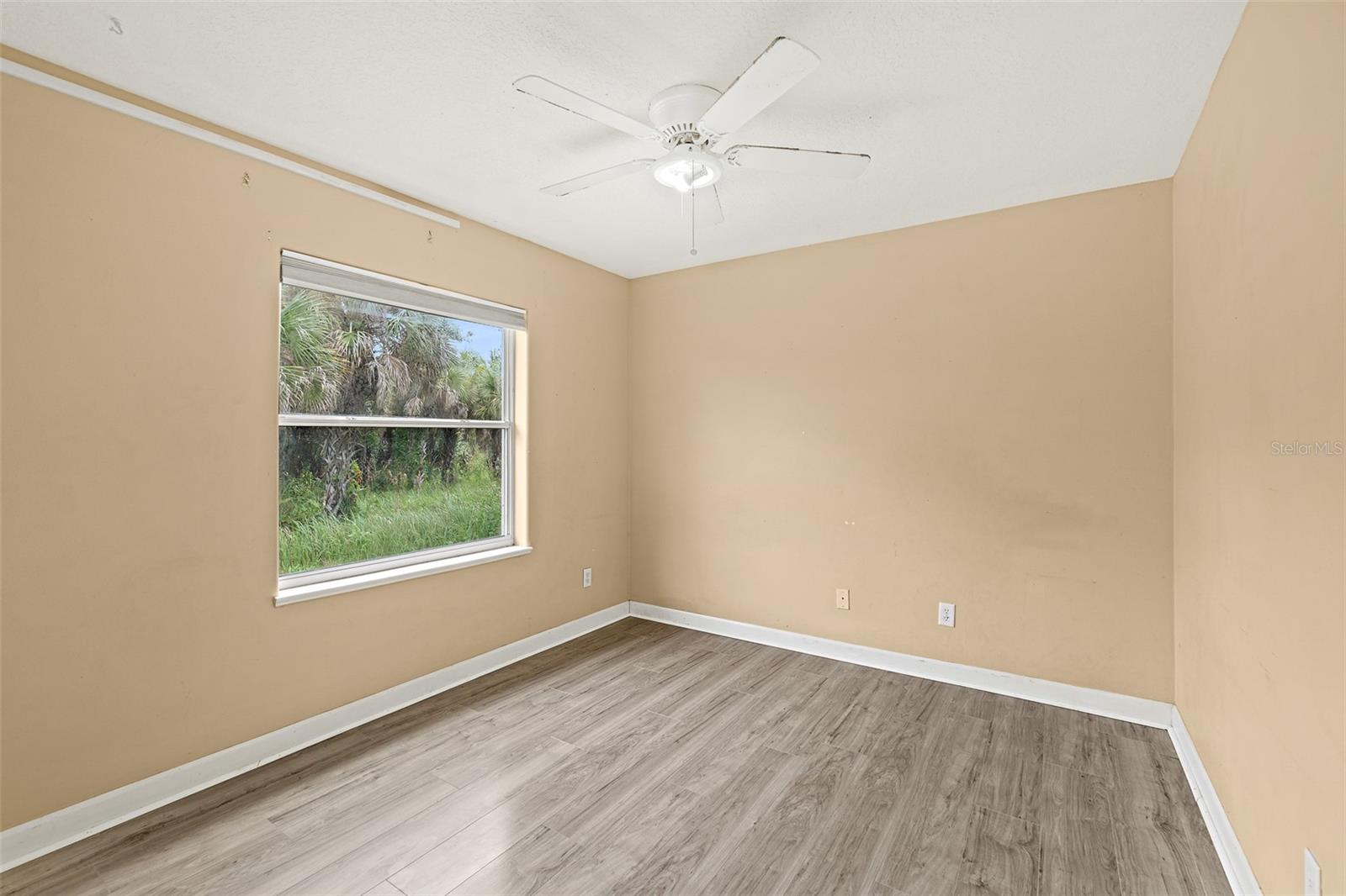 Image 38 of 39 For 1814 Lankcashire Court