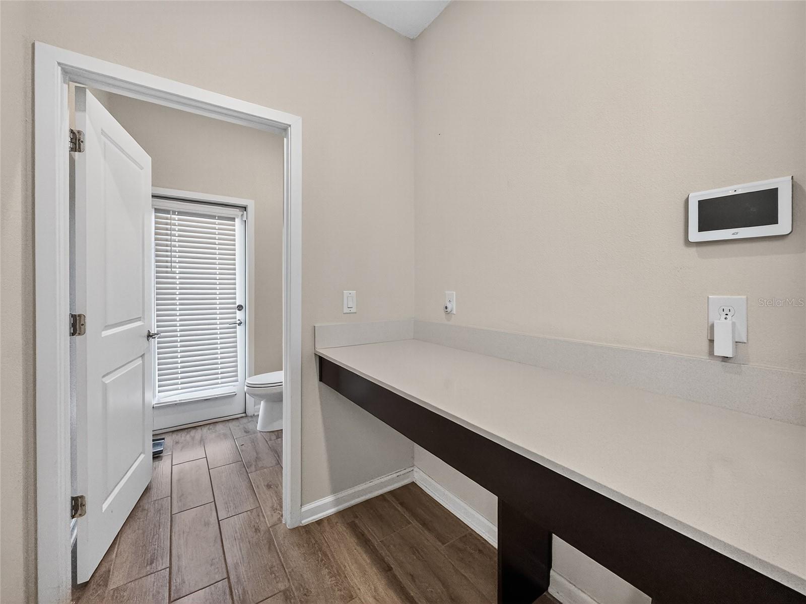 Image 20 of 54 For 848 Carmillion Court