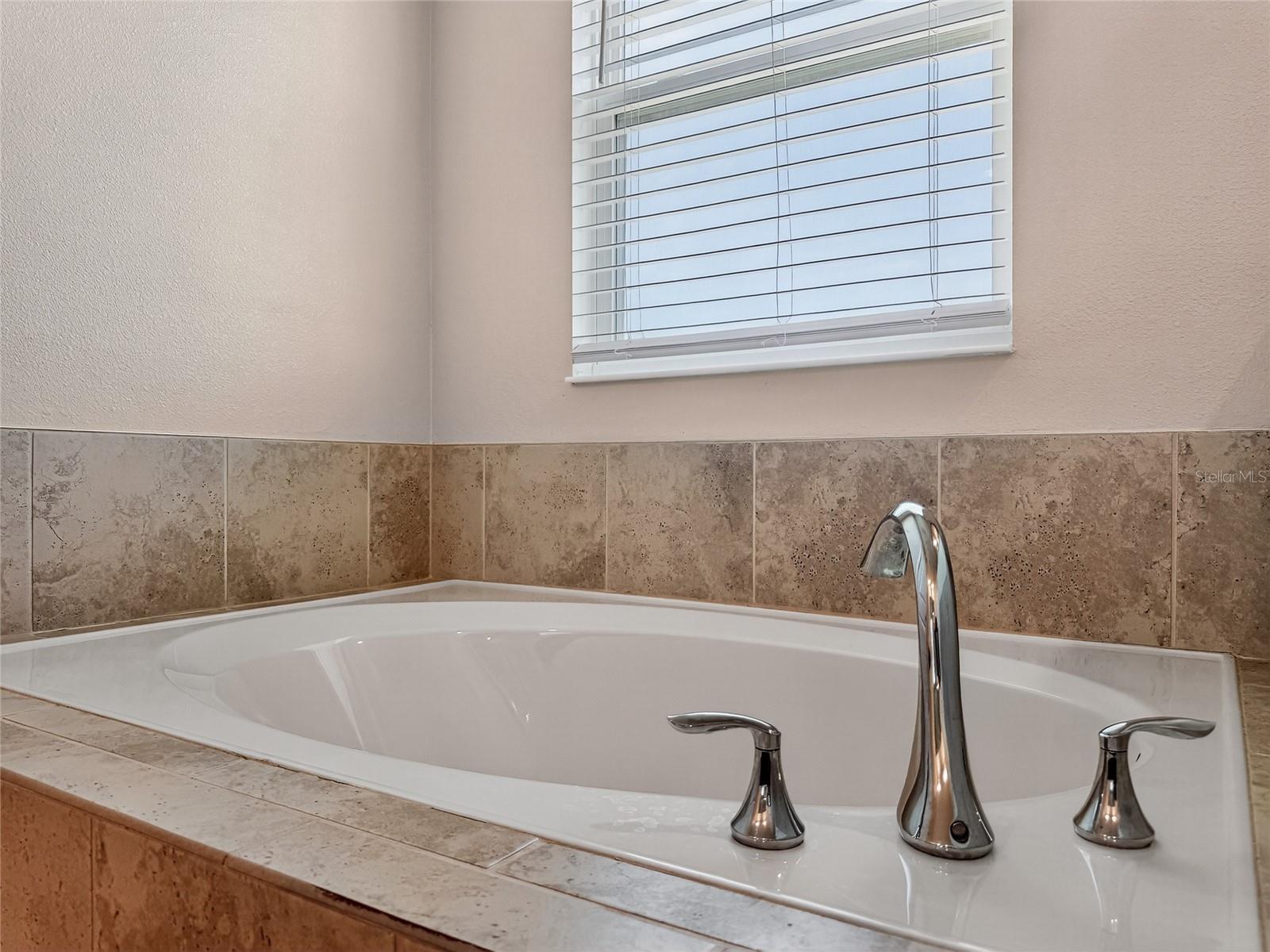 Image 28 of 54 For 848 Carmillion Court