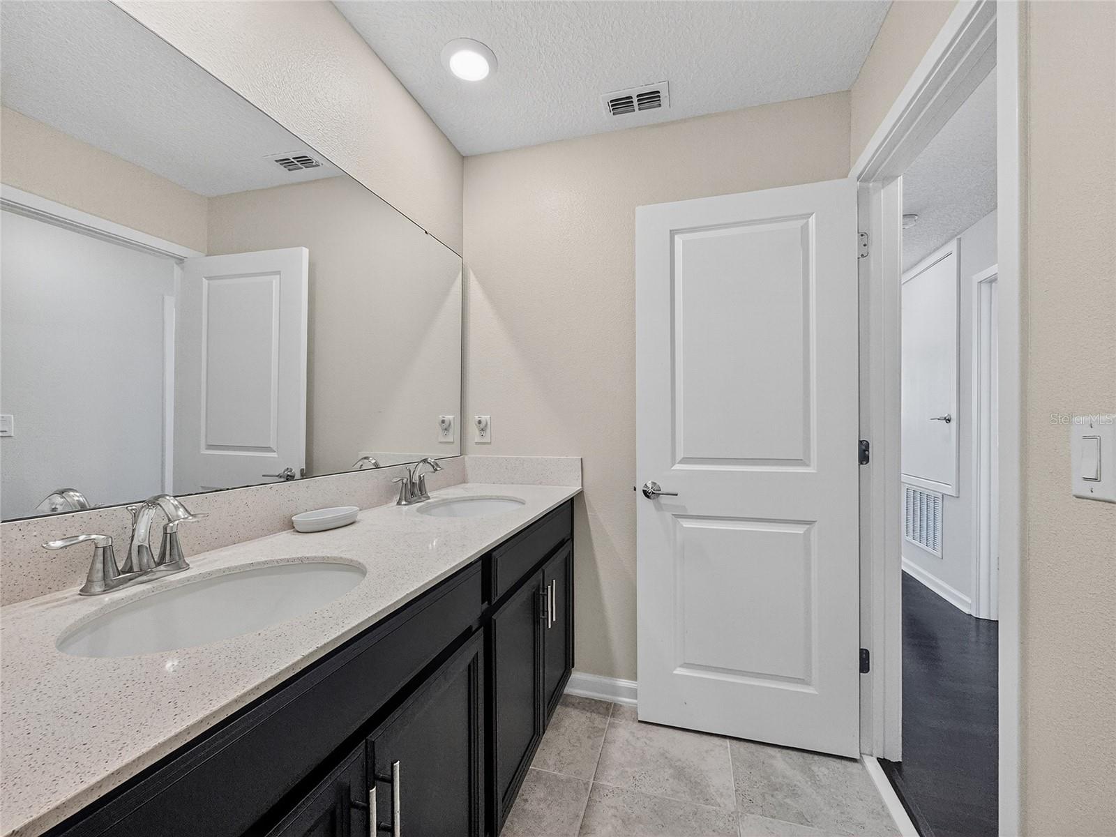 Image 36 of 54 For 848 Carmillion Court