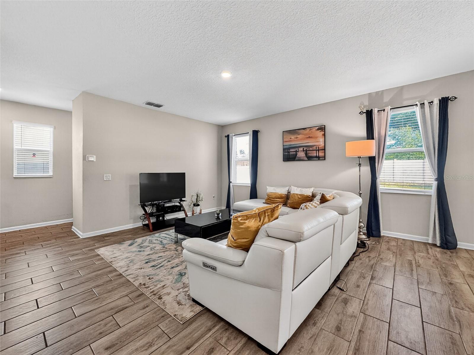 Image 8 of 54 For 848 Carmillion Court