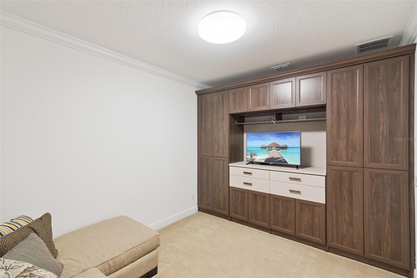 Listing photo id 10 for 15976 Citrus Knoll Drive