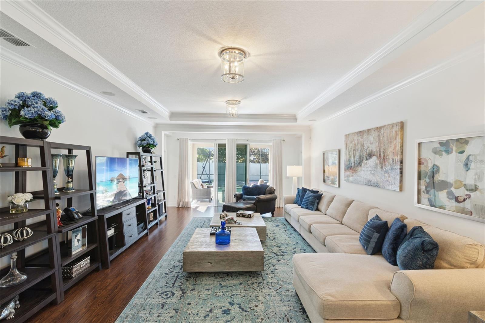 Listing photo id 4 for 15976 Citrus Knoll Drive