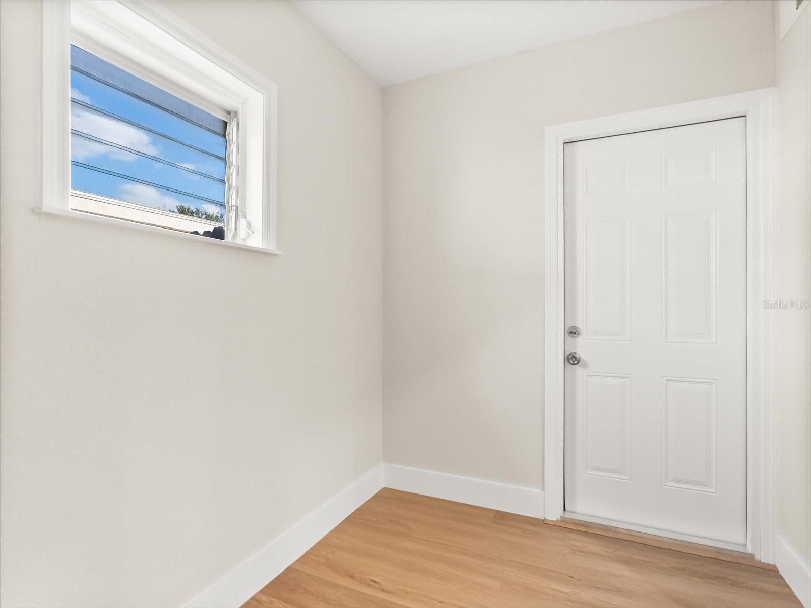 Image 13 of 31 For 757 Longdale Avenue