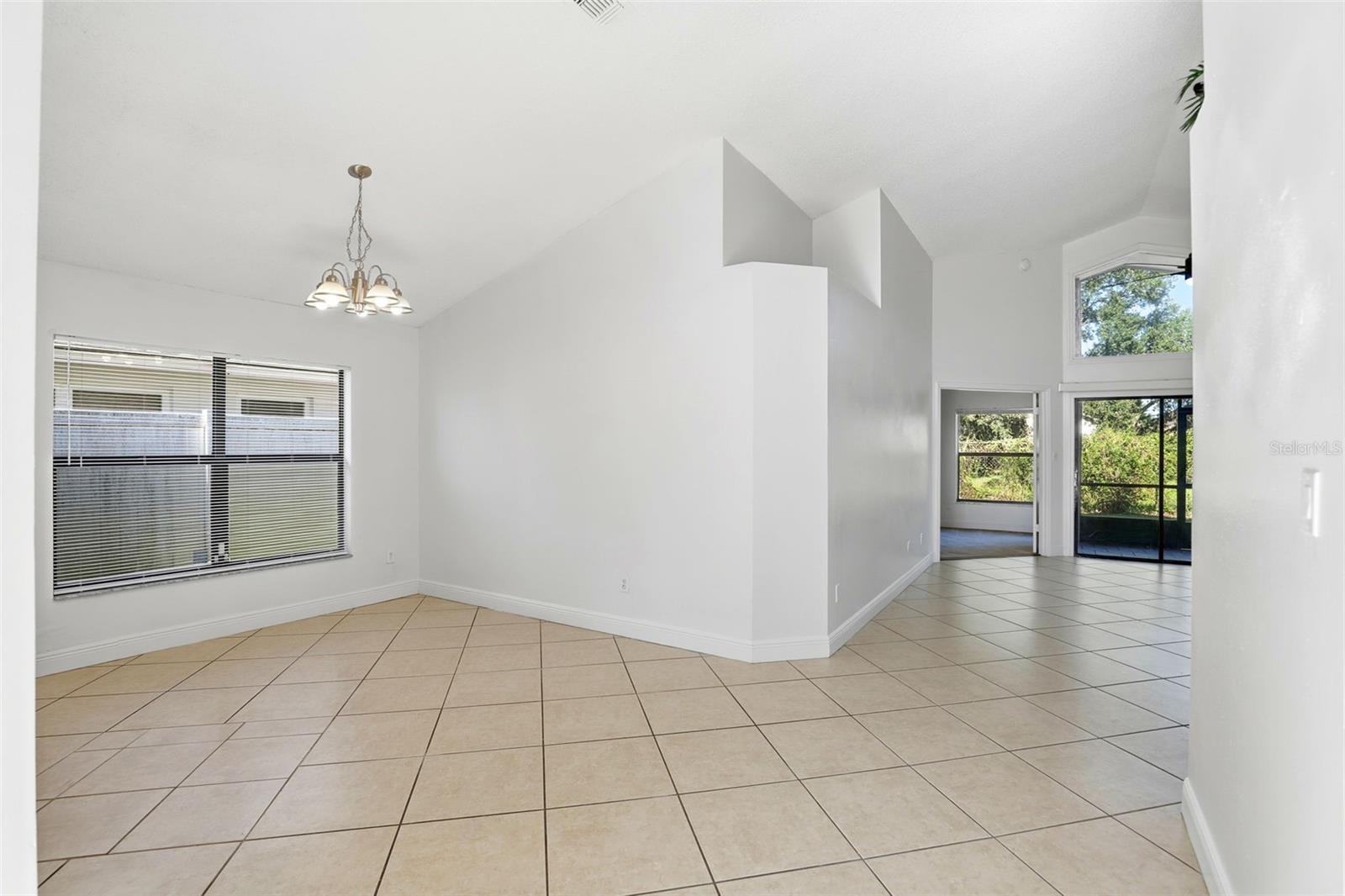 Image 16 of 47 For 245 Lakebreeze Circle