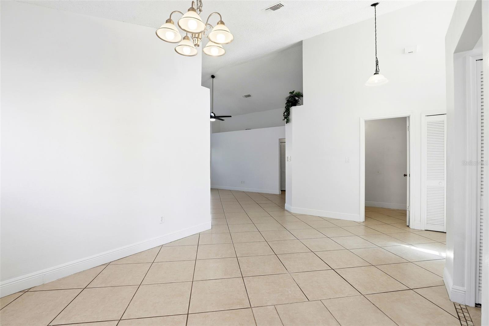 Image 17 of 47 For 245 Lakebreeze Circle