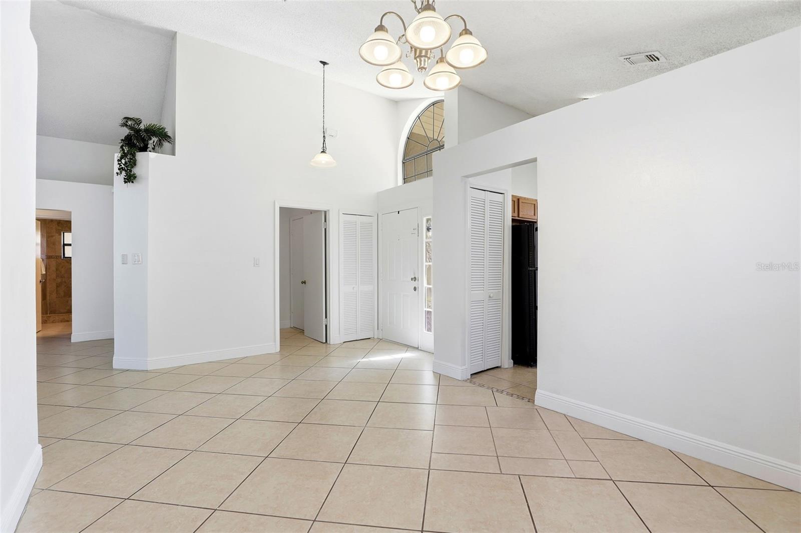 Image 18 of 47 For 245 Lakebreeze Circle