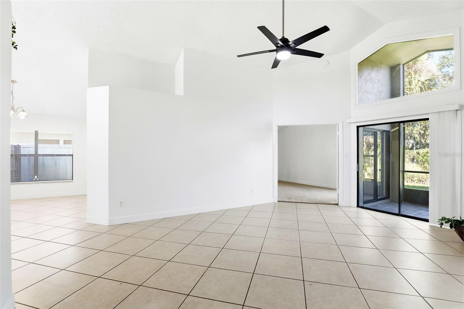 Image 21 of 47 For 245 Lakebreeze Circle