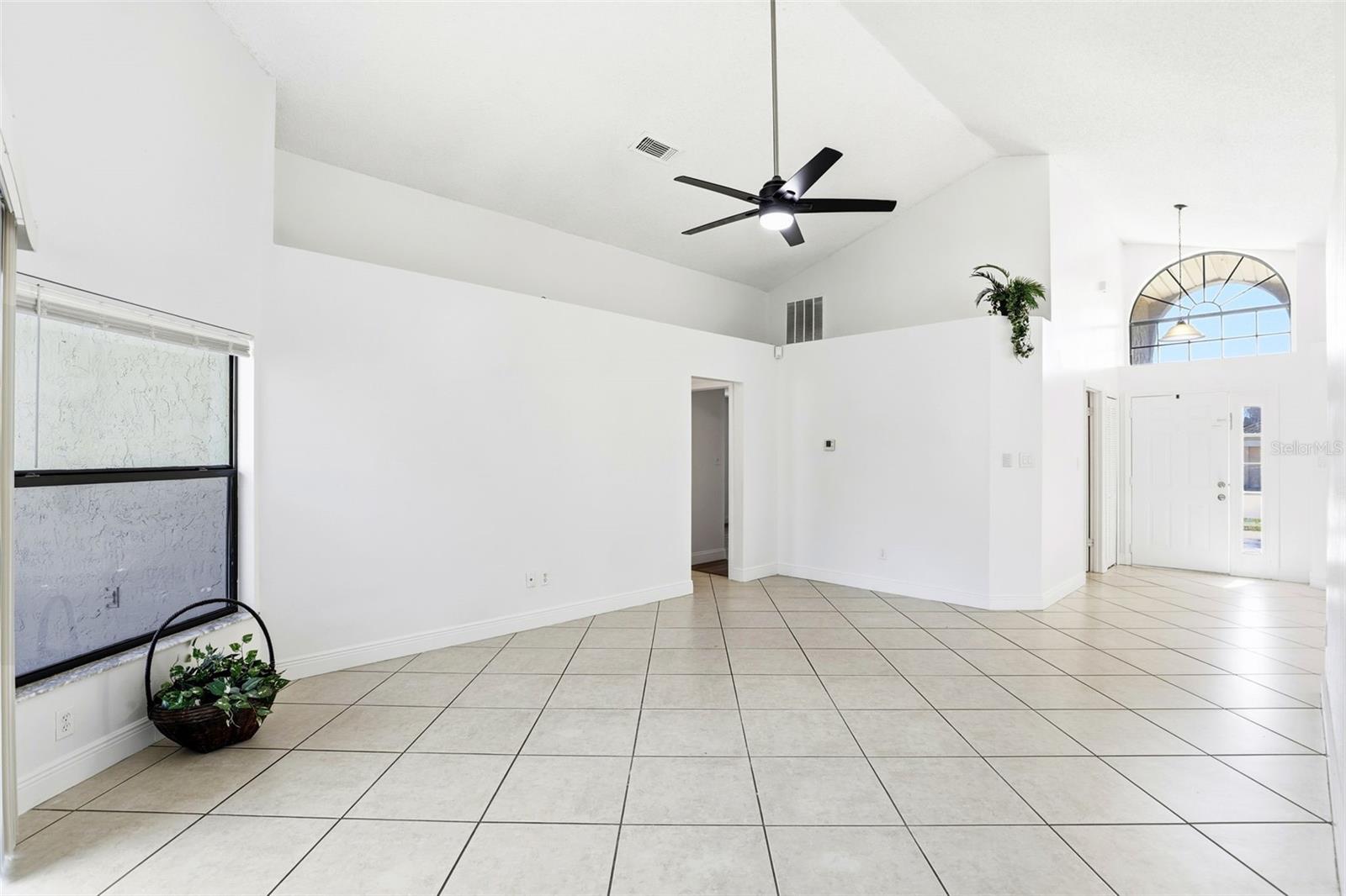 Image 22 of 47 For 245 Lakebreeze Circle