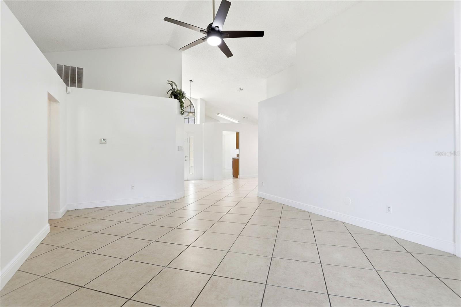 Image 23 of 47 For 245 Lakebreeze Circle