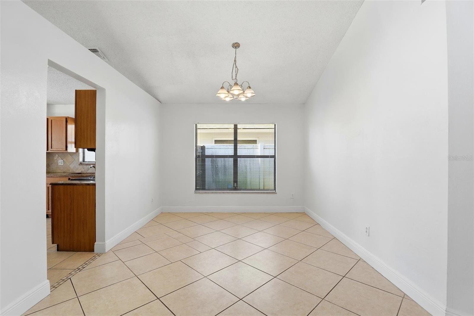 Image 25 of 47 For 245 Lakebreeze Circle