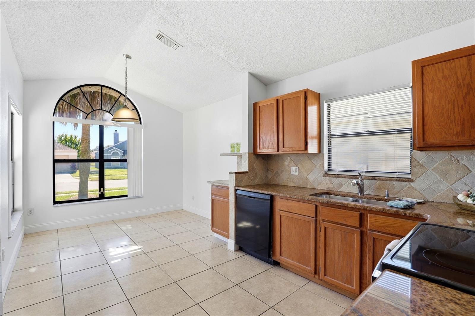 Image 27 of 47 For 245 Lakebreeze Circle