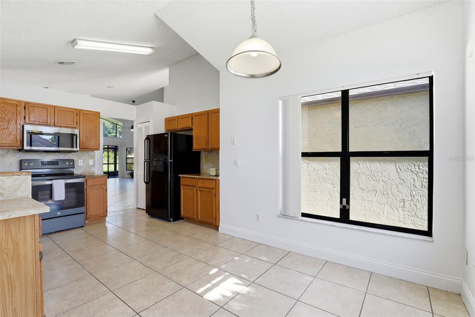 Image 28 of 47 For 245 Lakebreeze Circle