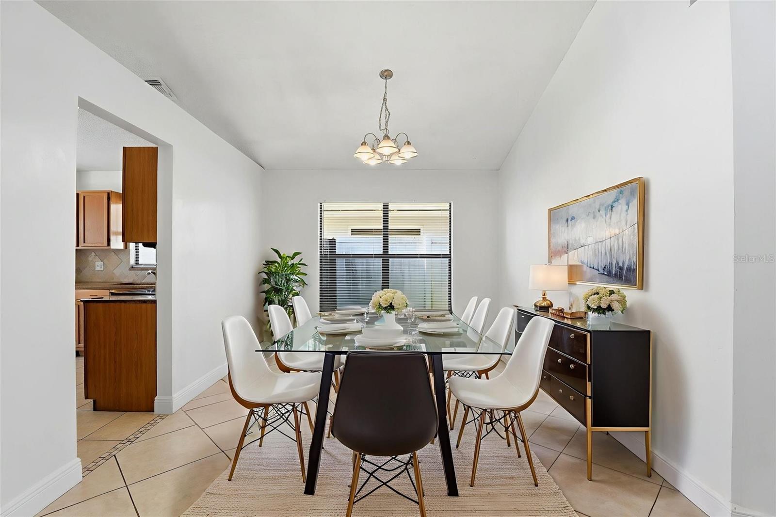 Image 3 of 47 For 245 Lakebreeze Circle