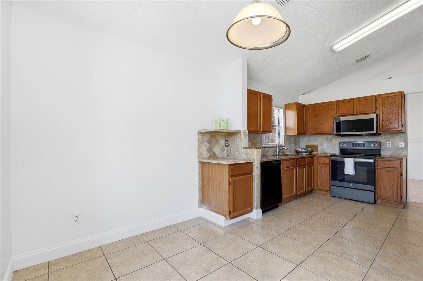 Image 30 of 47 For 245 Lakebreeze Circle