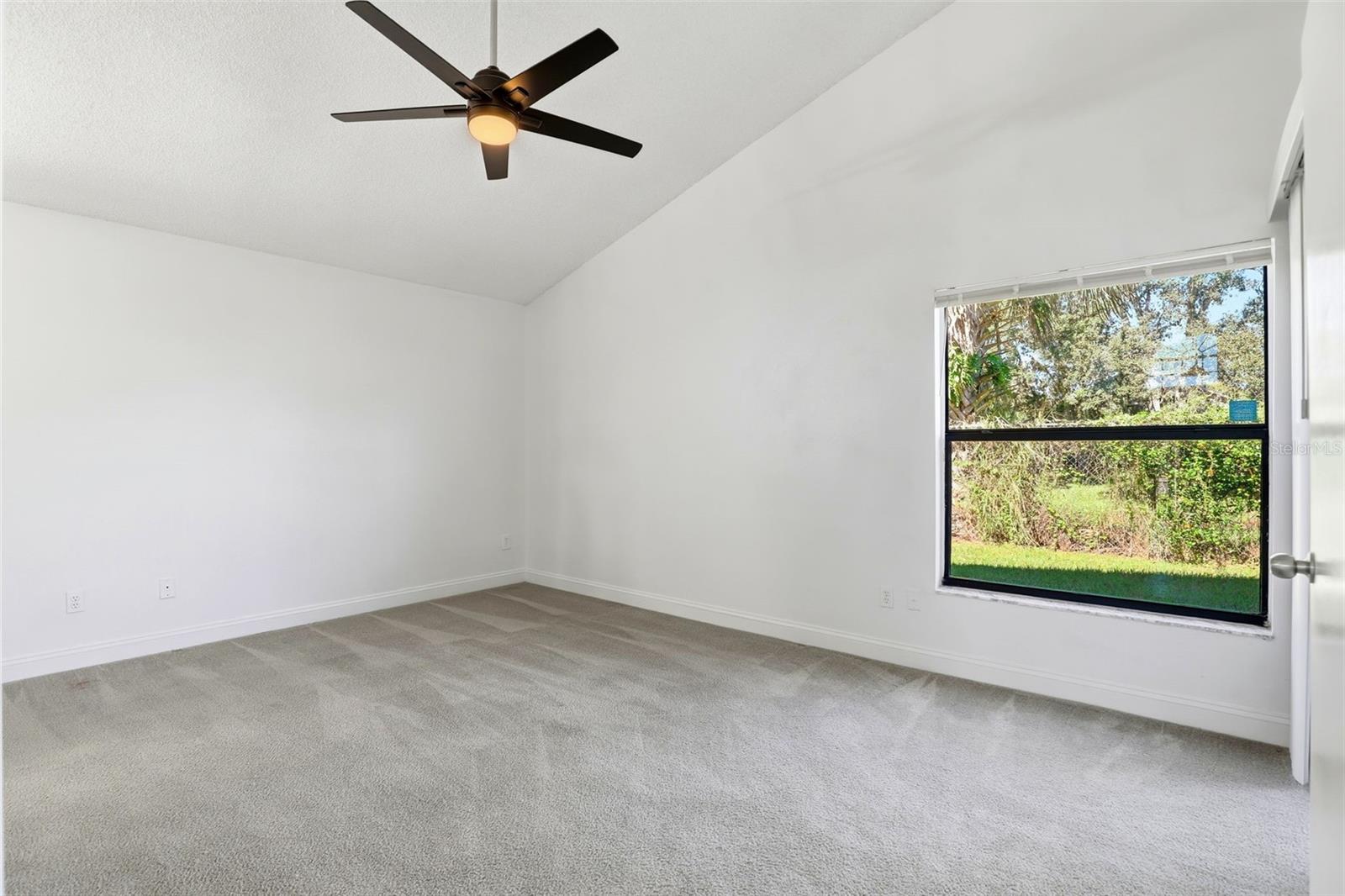 Image 32 of 47 For 245 Lakebreeze Circle