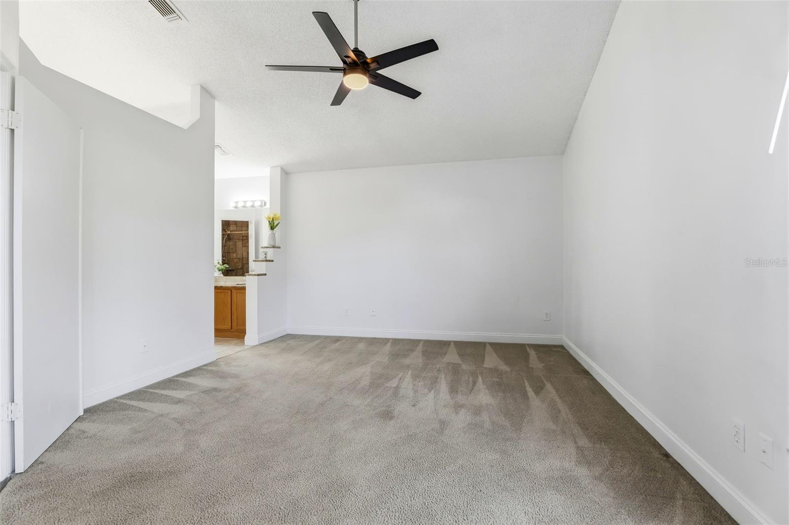 Image 34 of 47 For 245 Lakebreeze Circle