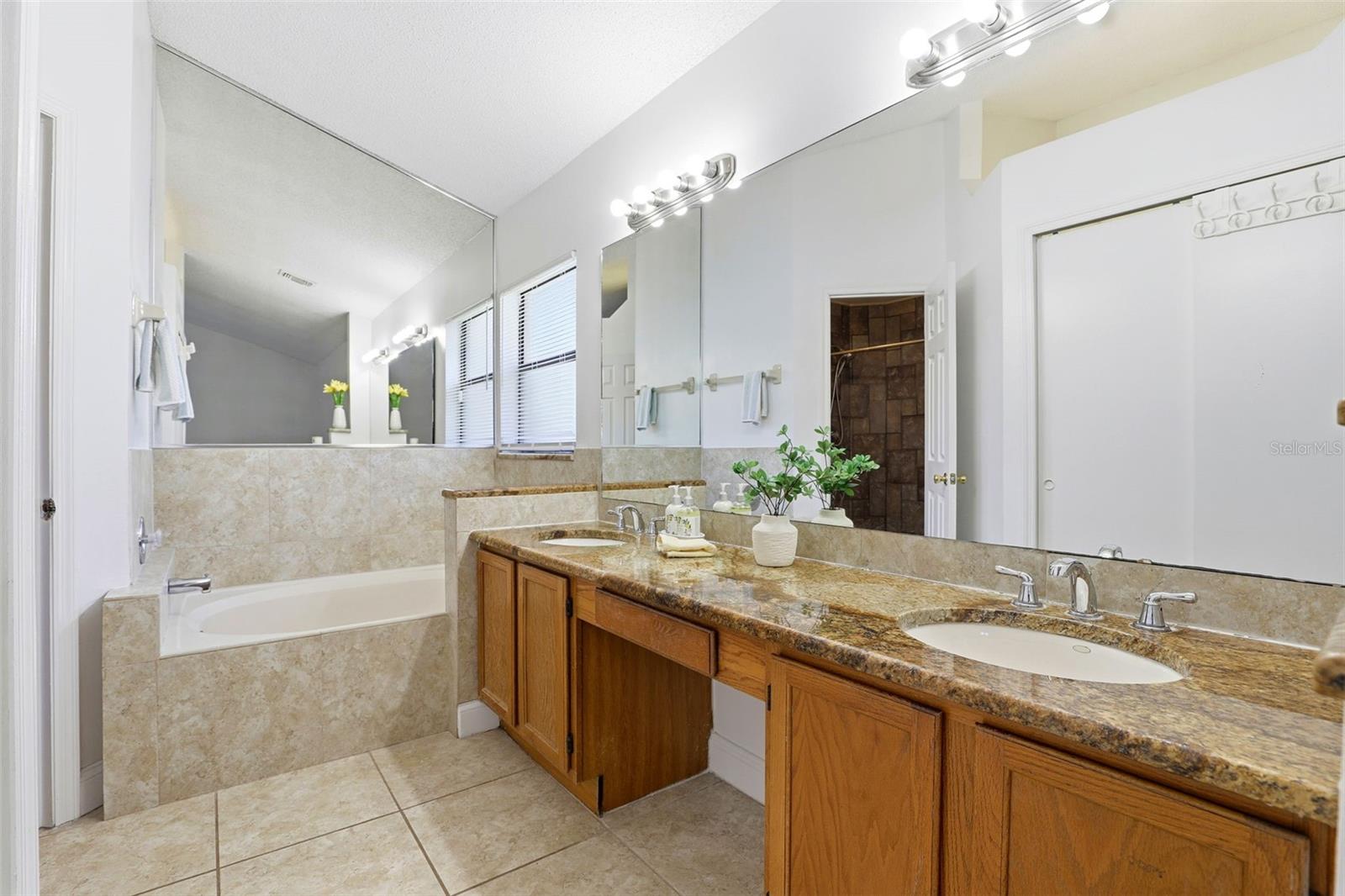 Image 35 of 47 For 245 Lakebreeze Circle