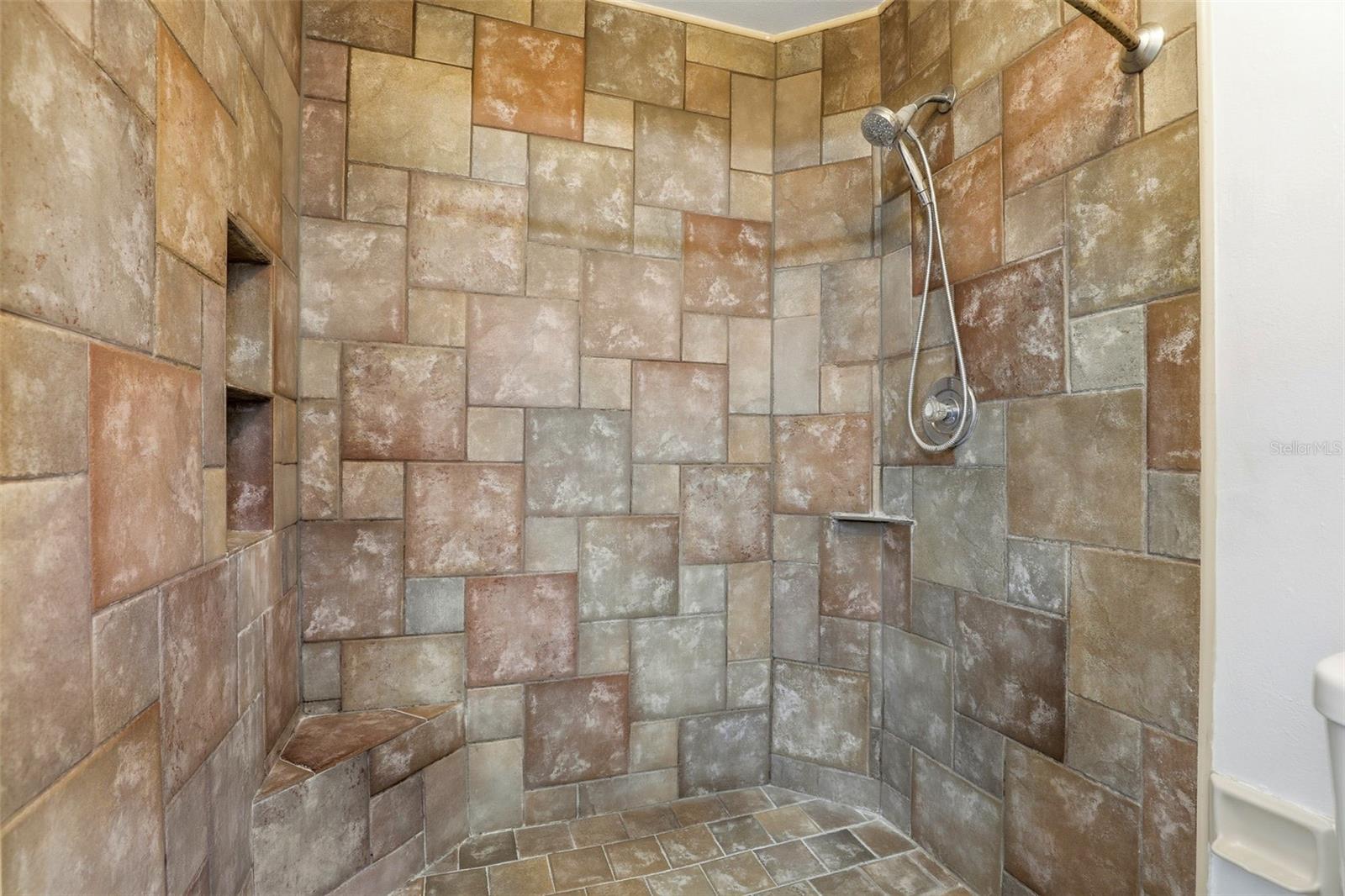 Image 36 of 47 For 245 Lakebreeze Circle