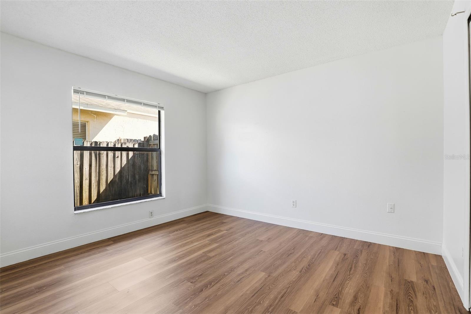 Image 38 of 47 For 245 Lakebreeze Circle