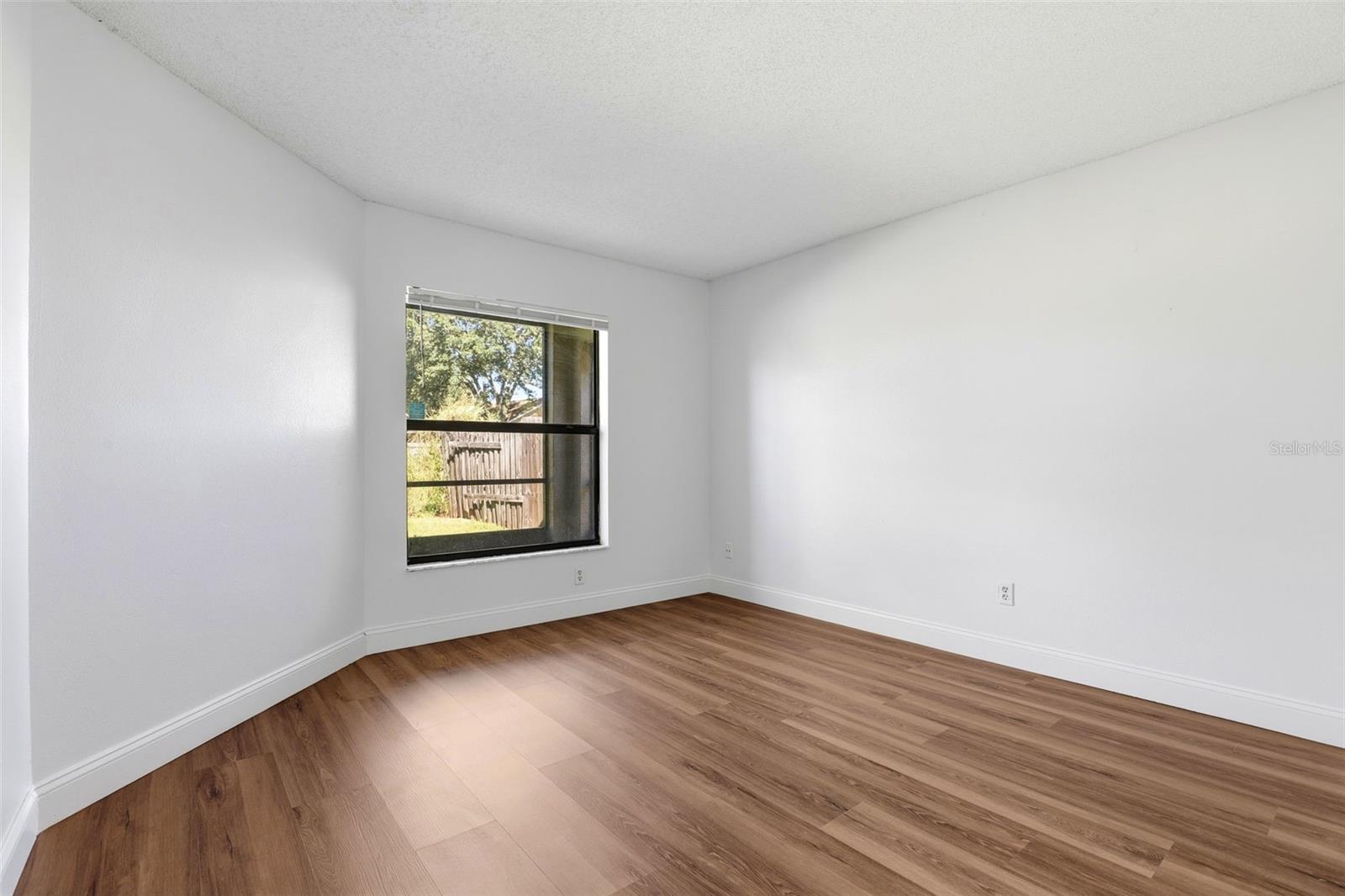 Image 40 of 47 For 245 Lakebreeze Circle