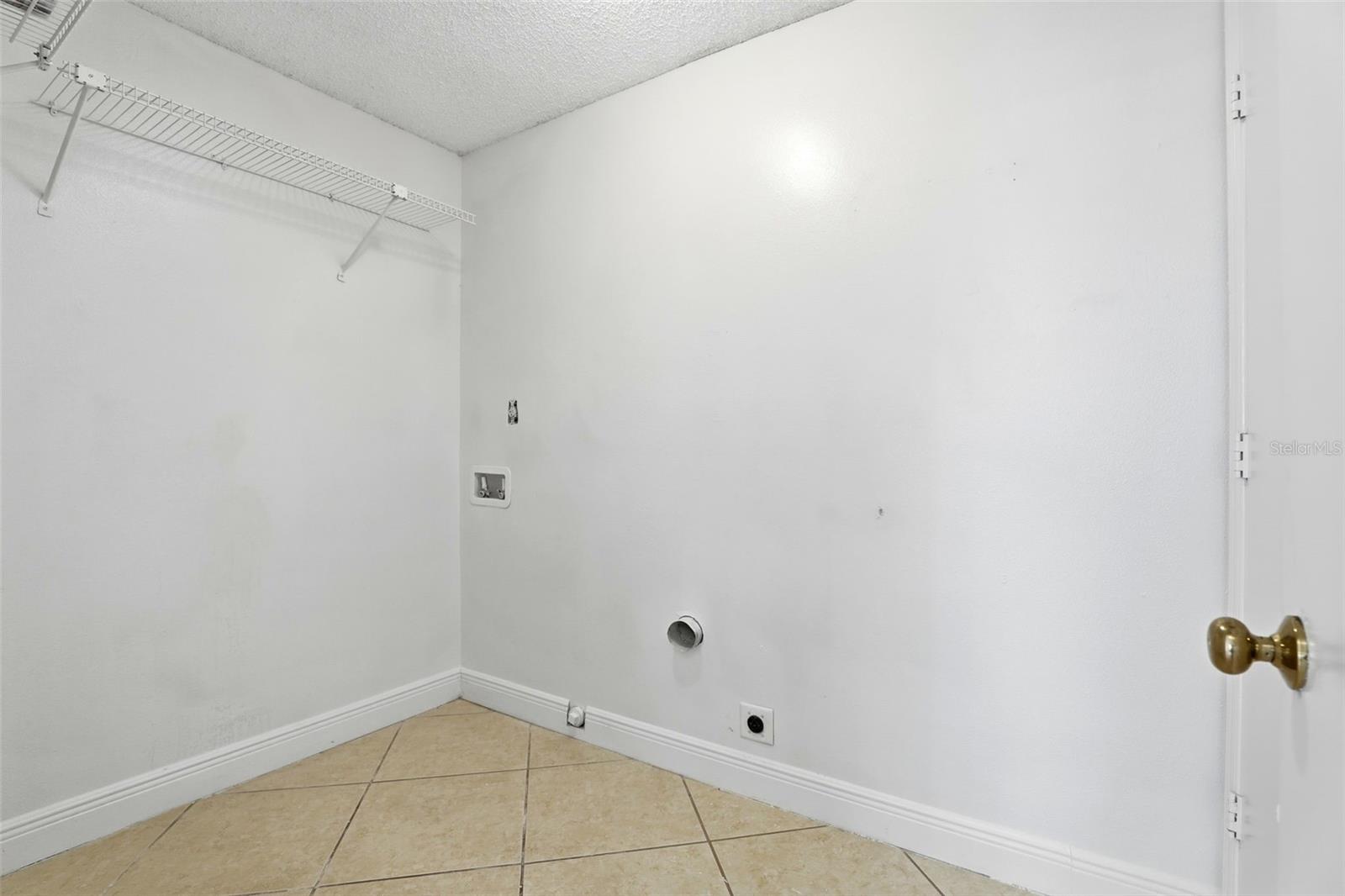 Image 41 of 47 For 245 Lakebreeze Circle