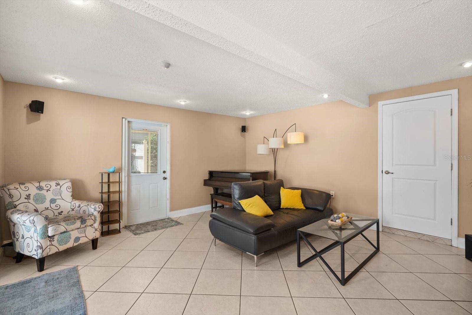 Image 5 of 31 For 803 Ridgefield Avenue