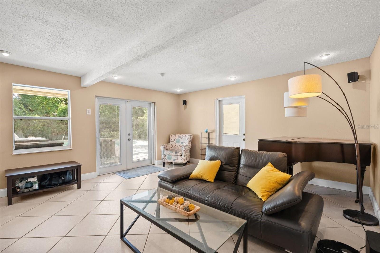 Image 6 of 31 For 803 Ridgefield Avenue