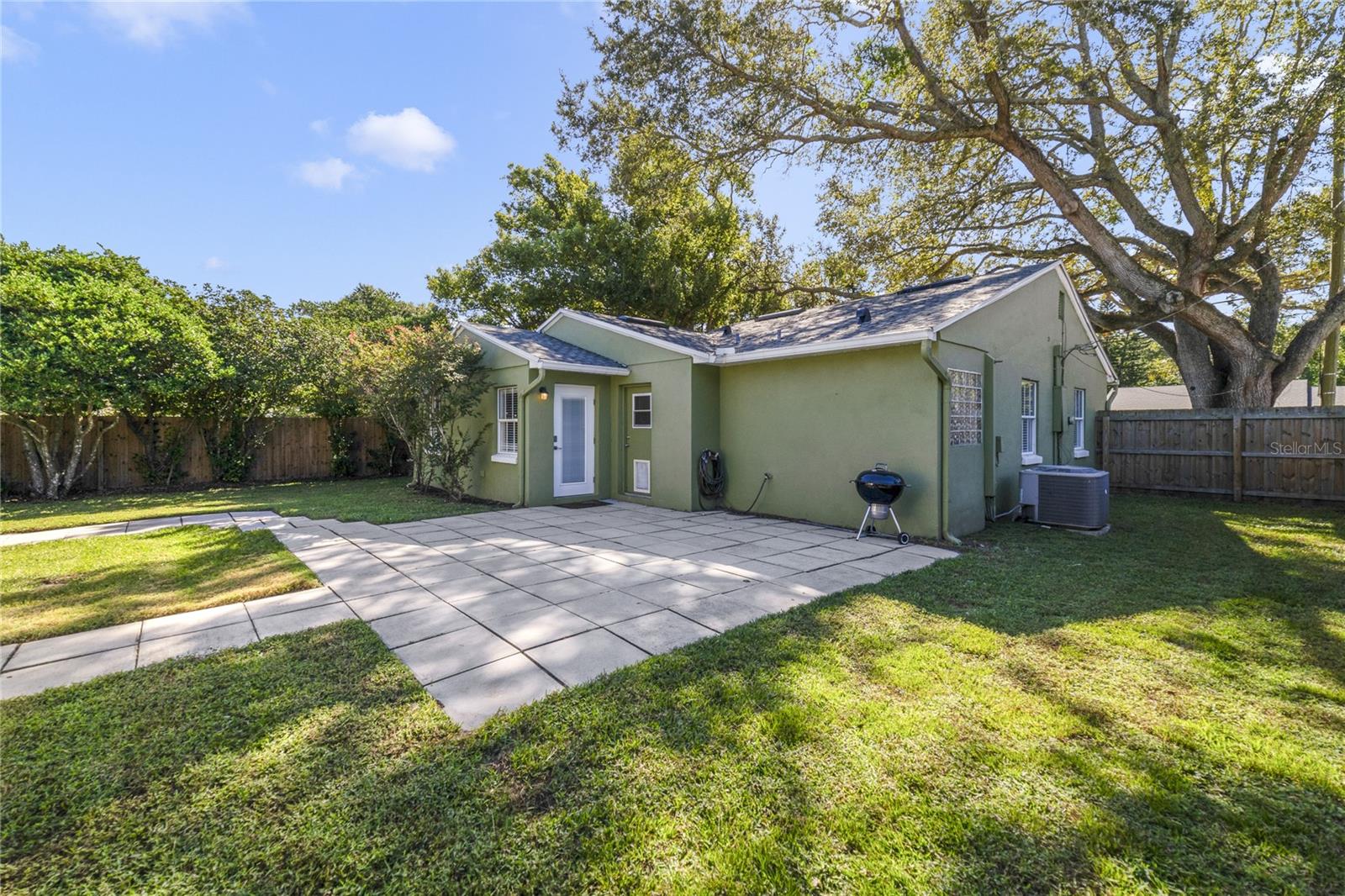 Image 23 of 25 For 2319 Weber Street